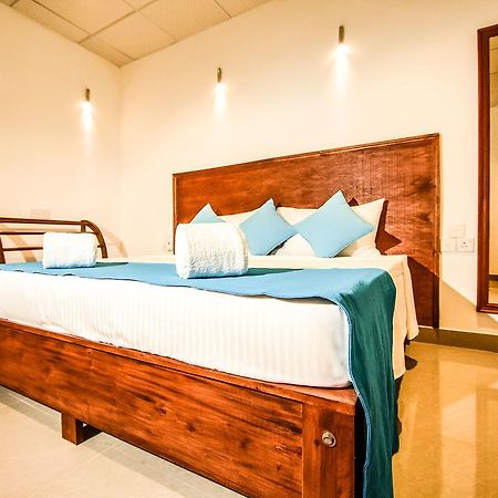 Heavens Door Guest Inn Канди Екстериор снимка